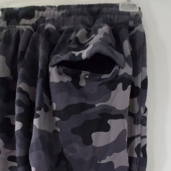 Under armour camo joggers - Picture 5 of 6
